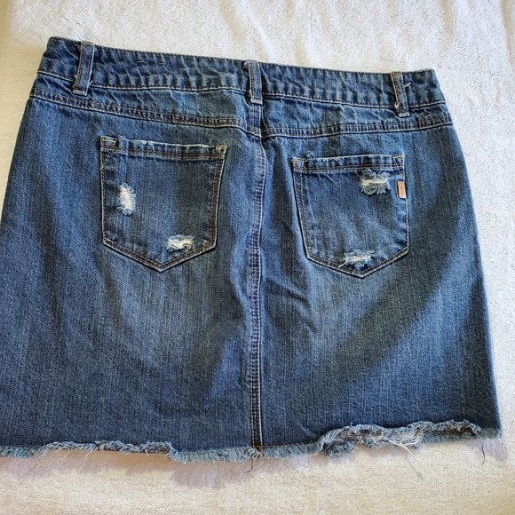 1822 Denim Distressed Mini Skirt, Size 6 - Picture 2 of 8